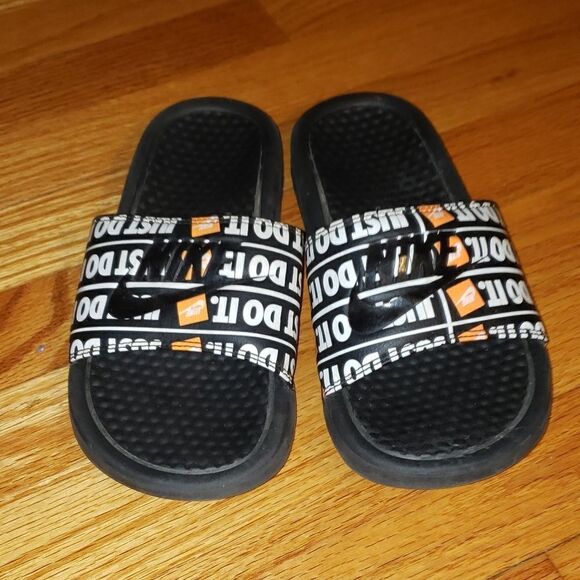 Nike slides   - Picture 2 of 6